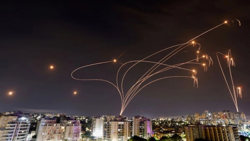 Hamas phóng loạt rocket vào Israel sau tối hậu thư của Tel Aviv